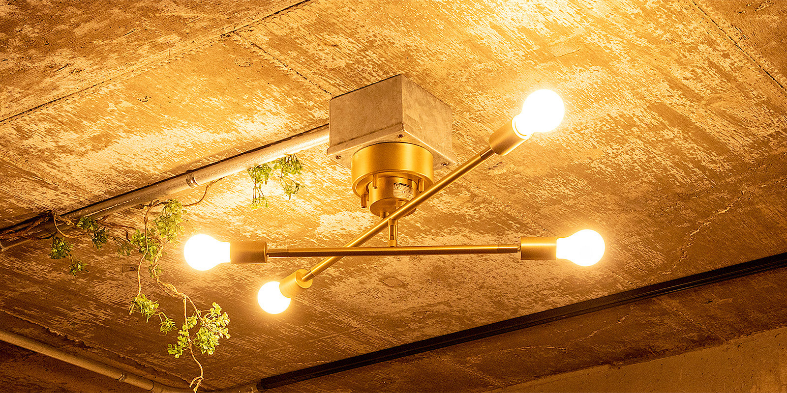 モダンでおしゃれな真鍮 4灯シーリングライト 