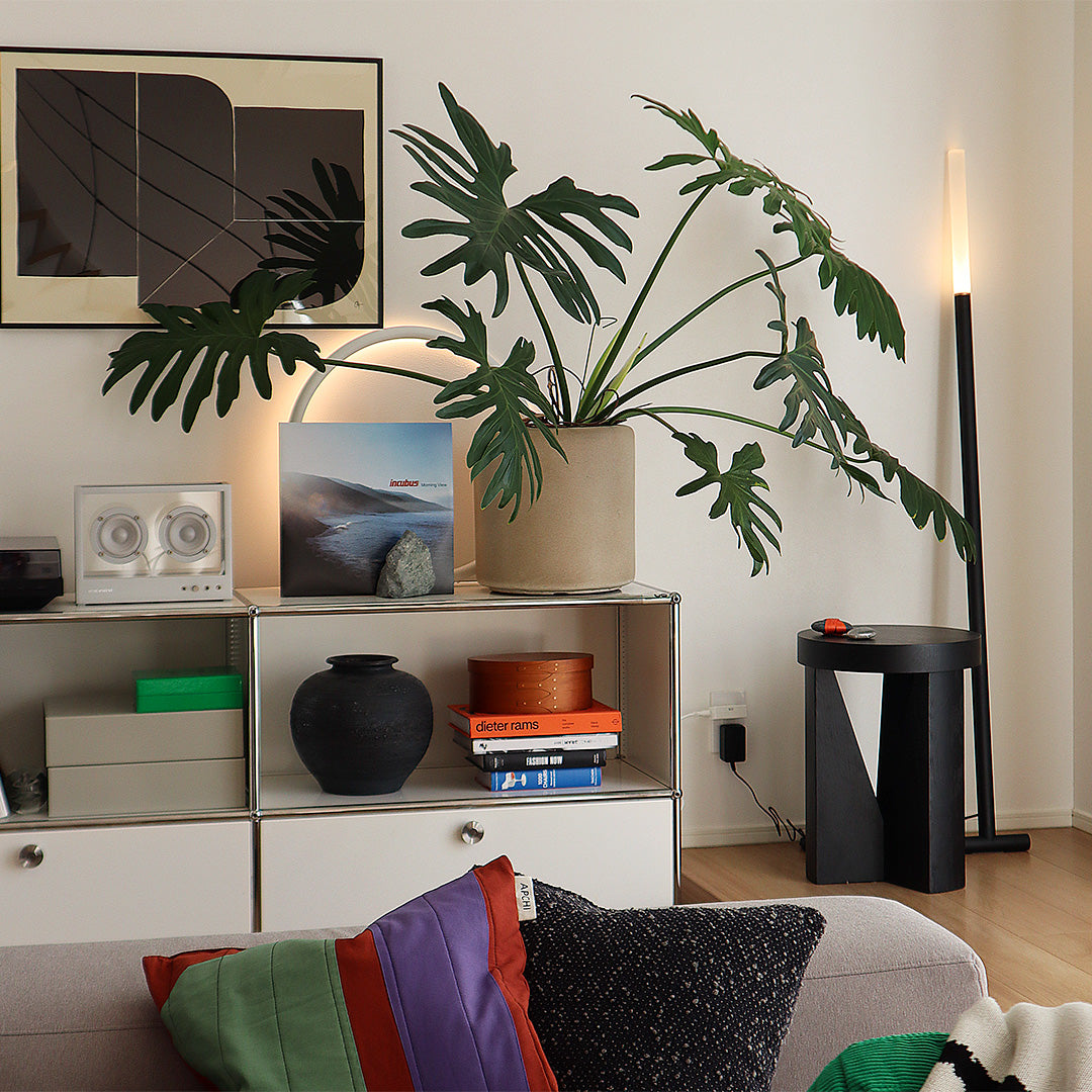 壁に立てかけて使う間接照明 NYOI(ニョイ)