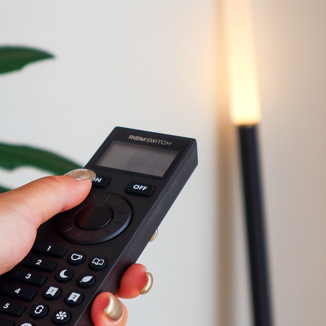 壁に立てかけて使う間接照明 NYOI(ニョイ)