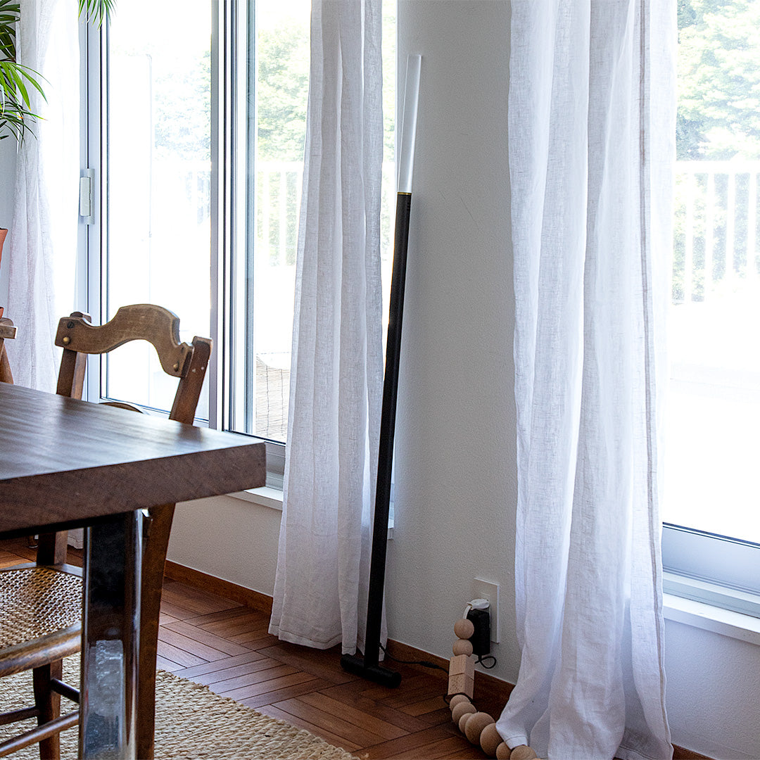 壁に立てかけて使う間接照明 NYOI(ニョイ)