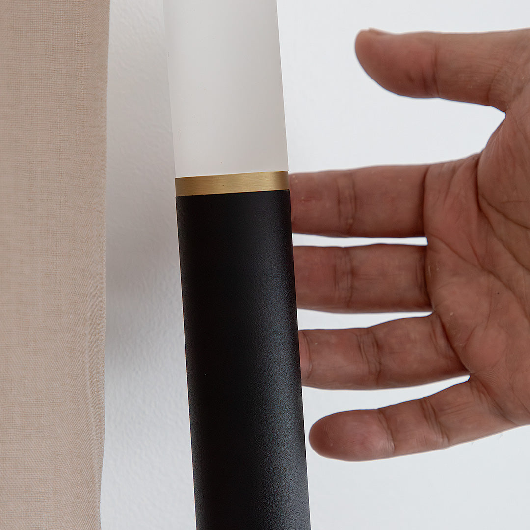 壁に立てかけて使う間接照明 NYOI(ニョイ)