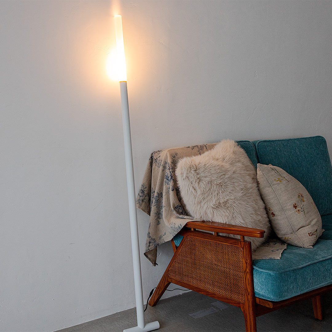 壁に立てかけて使う間接照明 NYOI(ニョイ)