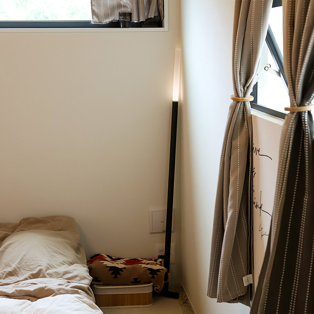 壁に立てかけて使う間接照明 NYOI(ニョイ)