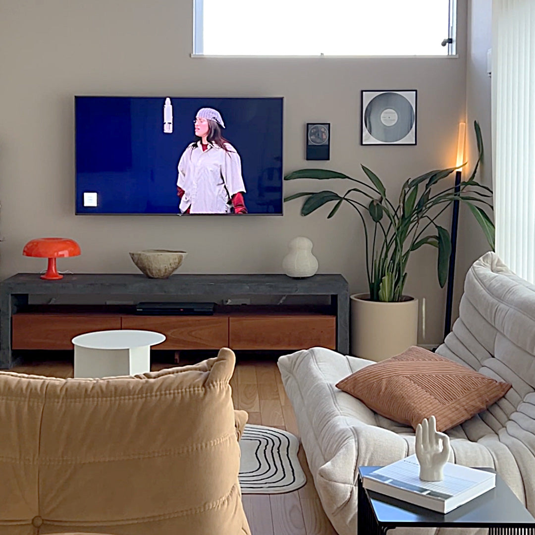 壁に立てかけて使う間接照明 NYOI(ニョイ)