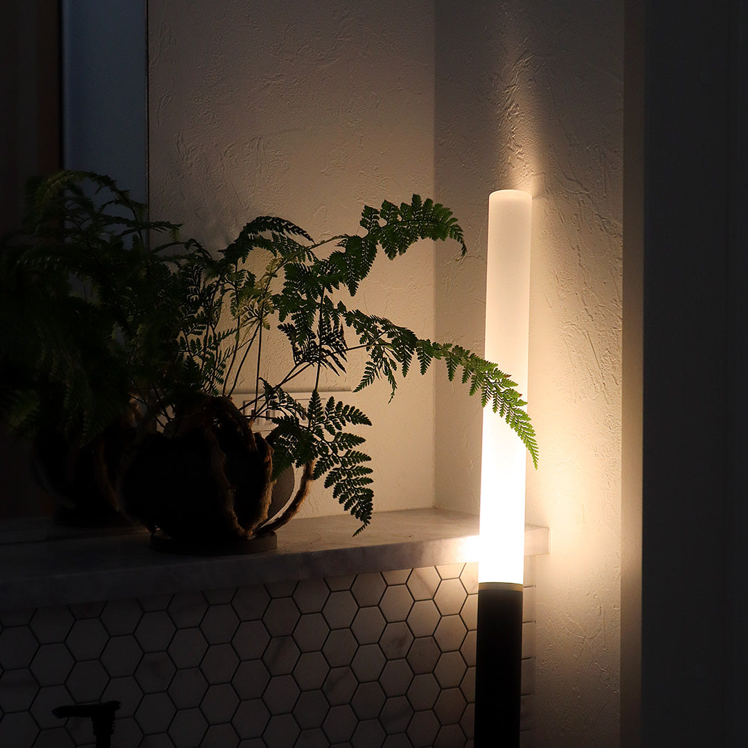 壁に立てかけて使う間接照明 NYOI（ニョイ）