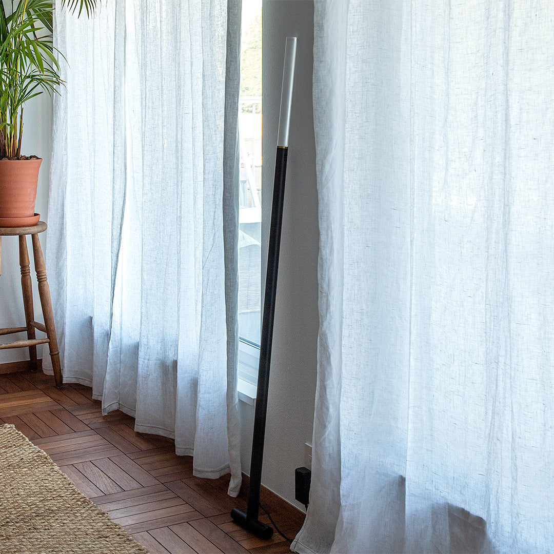 壁に立てかけて使う間接照明 NYOI（ニョイ）