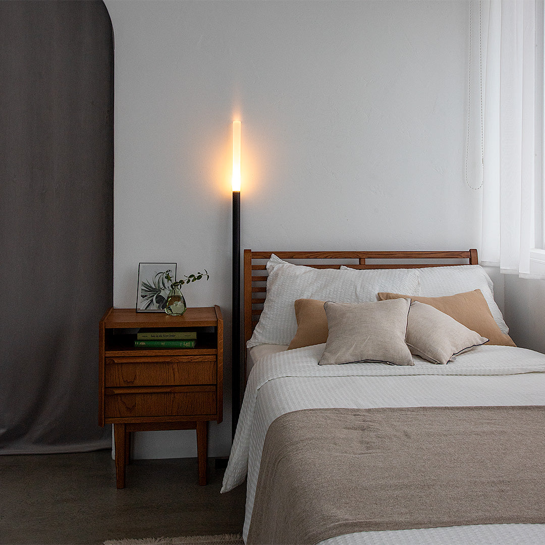 壁に立てかけて使う間接照明 NYOI（ニョイ）