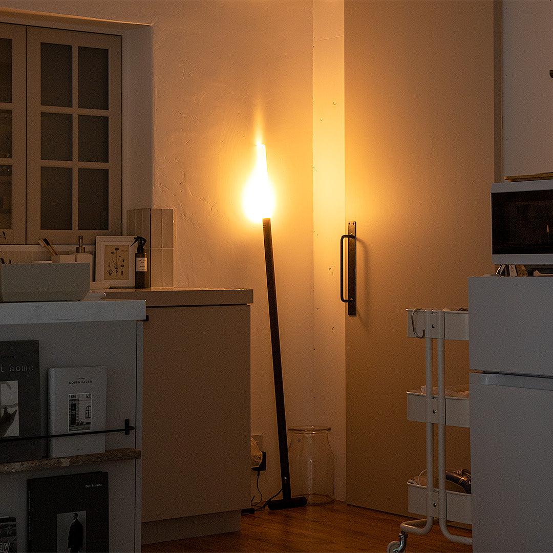 壁に立てかけて使う間接照明 NYOI（ニョイ）