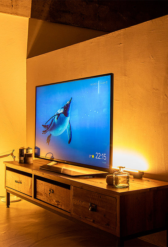 LEDバーライト ネオマンクス テレビの後ろを照らす 間接照明のおしゃれな使い方 シアターライティング